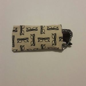 Canvas fabric cloth sunglass case in cream & black